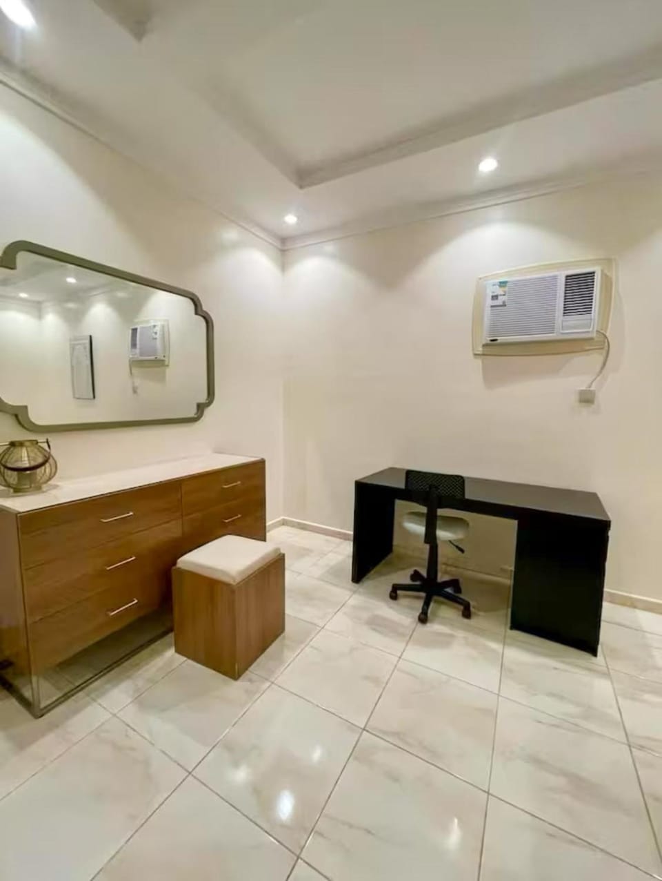 Bedroom, hair dresser, air conditioner