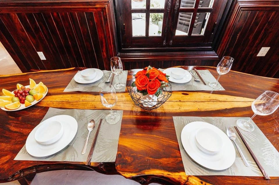 Food and drinks, Dining area, Food, Lunch, Dinner, Drinks, Alcoholic drinks