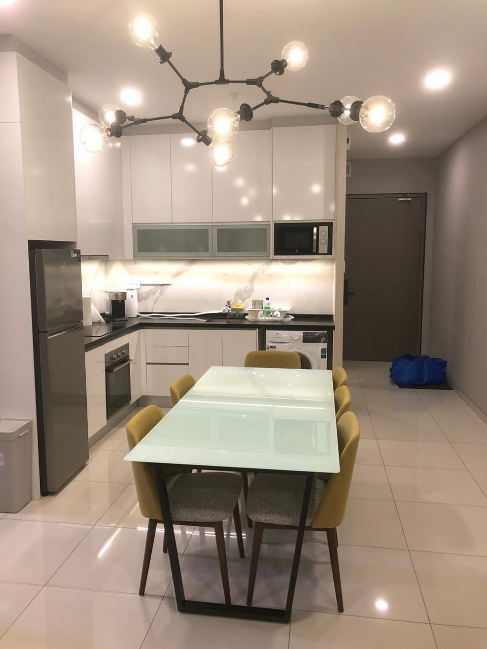 Kitchen or kitchenette, Dining area