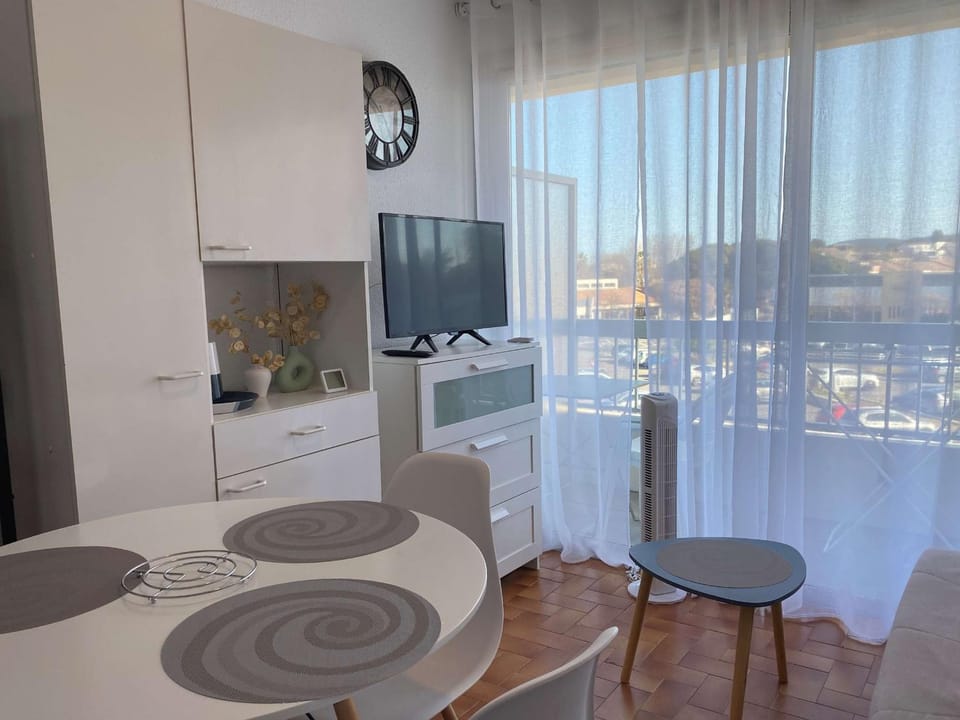 Appartement T1 avec climatisation, balcon et cuisine équipée - FR-1-553-249 Apartment in Balaruc-les-Bains
