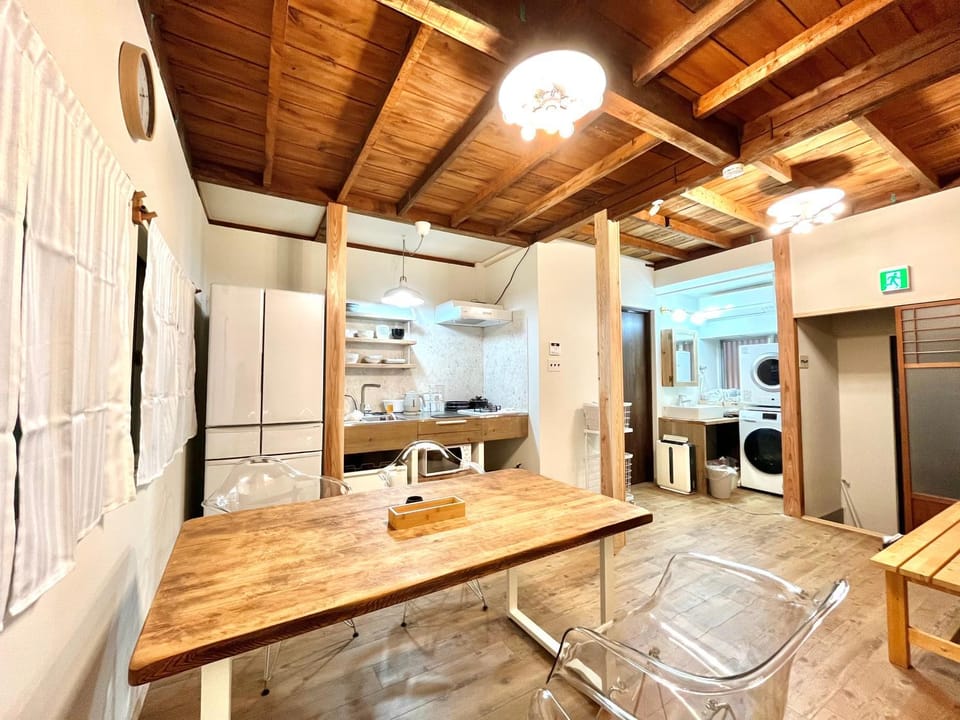 Kitchen or kitchenette, Living room, Dining area, minibar, stove
