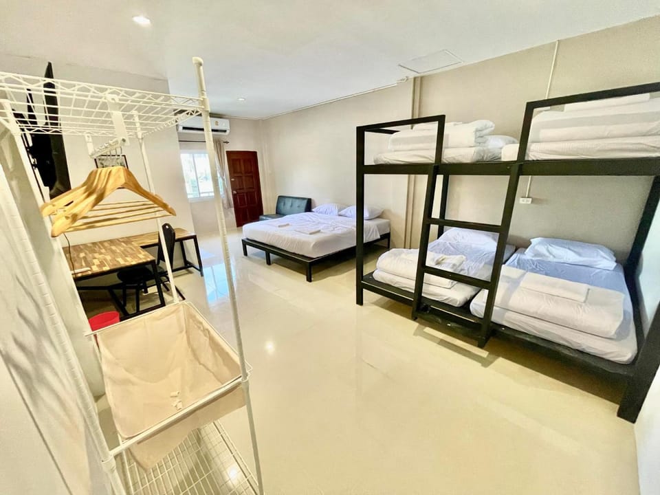 Bed, Photo of the whole room, Bedroom, air conditioner