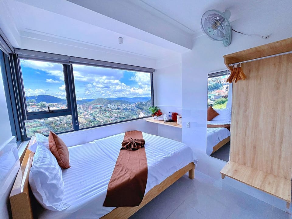 Bed, Natural landscape, Photo of the whole room, Bedroom, Mountain view