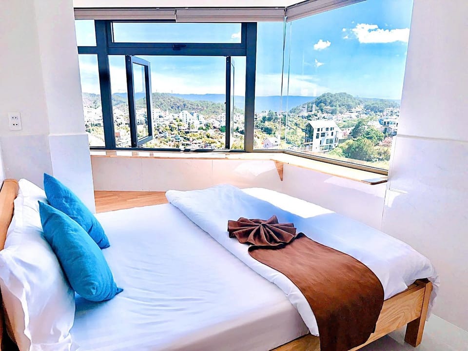 Bed, Natural landscape, View (from property/room), Photo of the whole room, Bedroom, Mountain view, towels