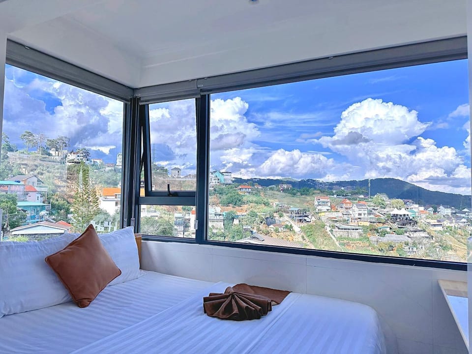 Bed, Natural landscape, View (from property/room), Photo of the whole room, Bedroom, City view, Mountain view