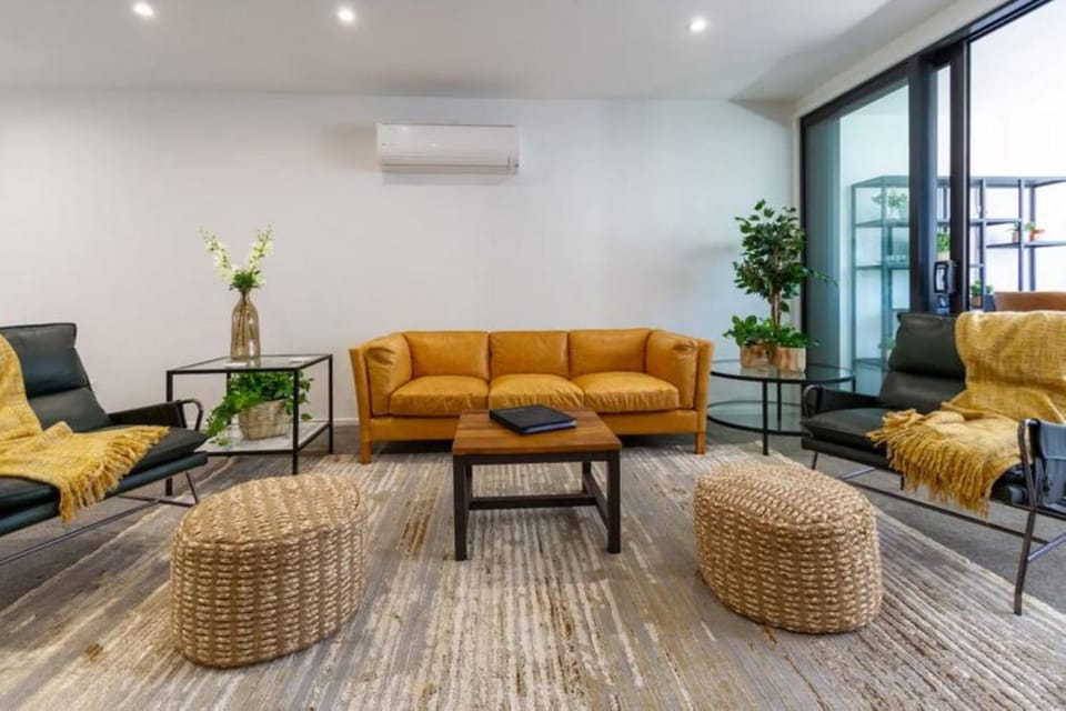 Living room, Photo of the whole room, Decorative detail, Seating area, air conditioner