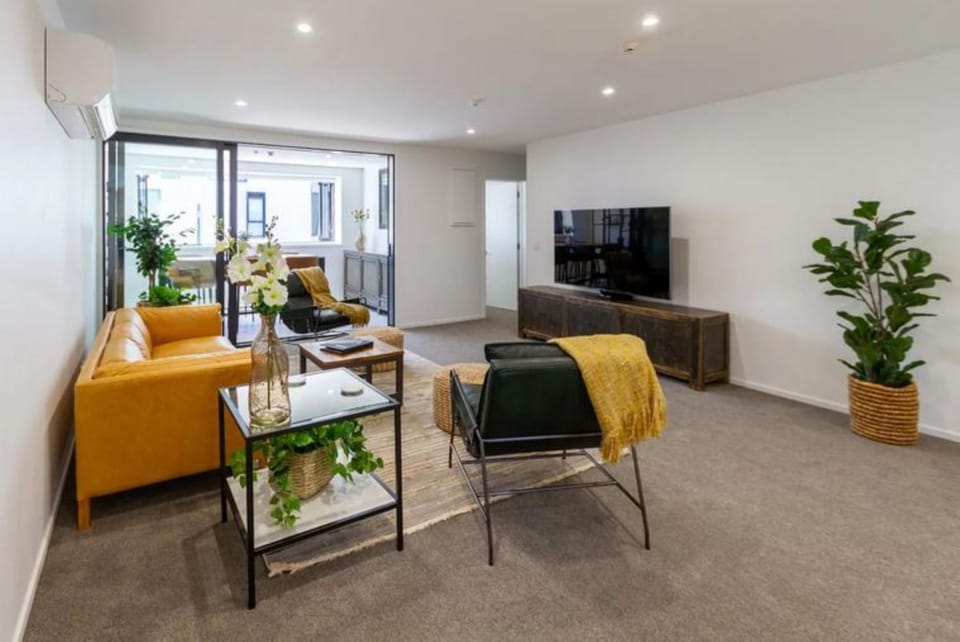 TV and multimedia, Balcony/Terrace, Living room, Photo of the whole room, Decorative detail, Seating area