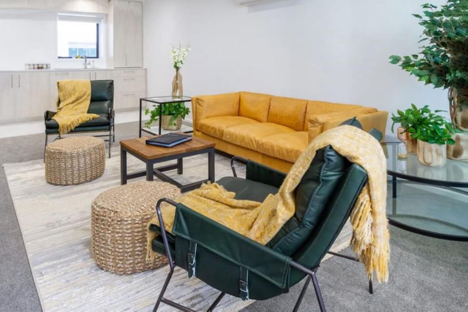 Kitchen or kitchenette, Living room, Photo of the whole room, Decorative detail, hair dresser