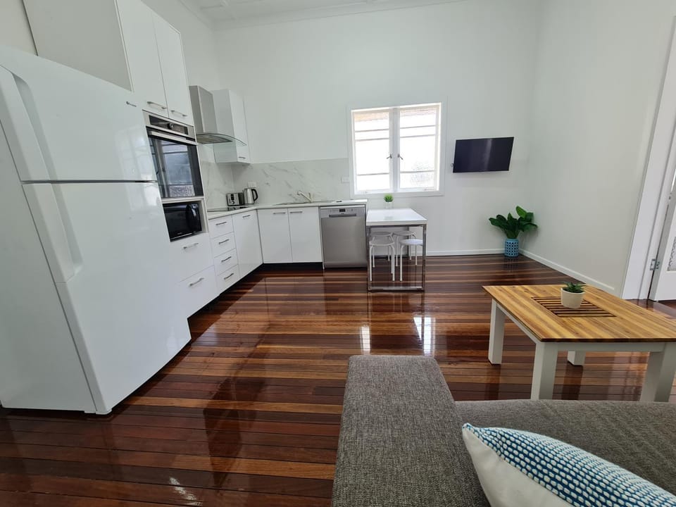 TV and multimedia, Kitchen or kitchenette, Living room, Seating area, Dining area, minibar, pet friendly, stove
