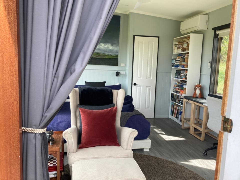 Library, Seating area, Bedroom, hair dresser