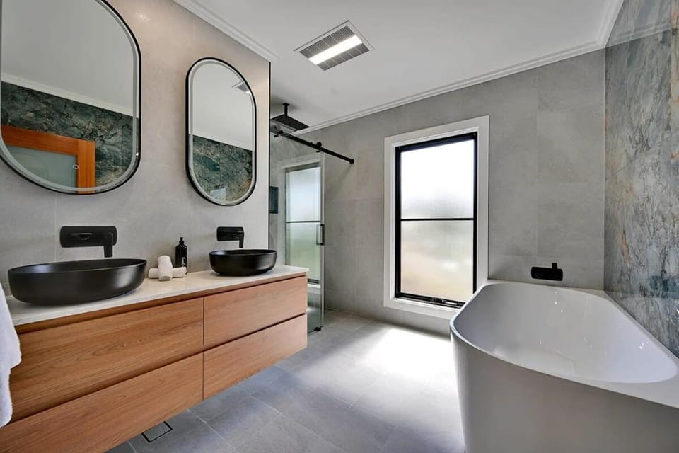 Grand Stirling - Elite Escape, Unparalleled Luxury House in Orange