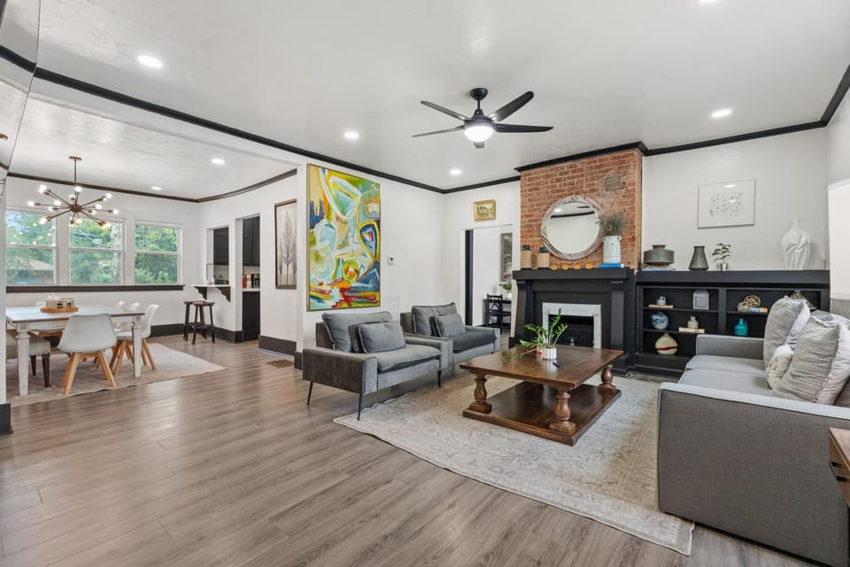 6BR Home 5 mins OCU, Sleeps 16 House in Oklahoma City