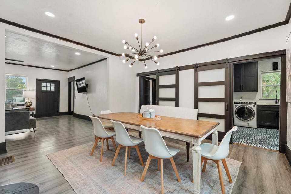 6BR Home 5 mins OCU, Sleeps 16 House in Oklahoma City