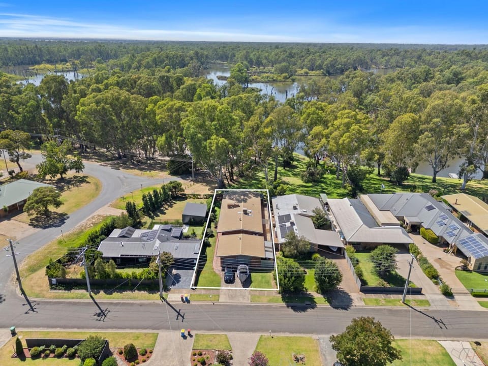 Water's Edge Bundalong House in Bundalong