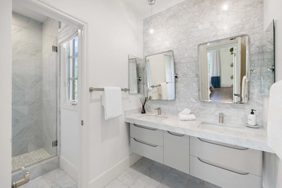 Shower, Bathroom, towels
