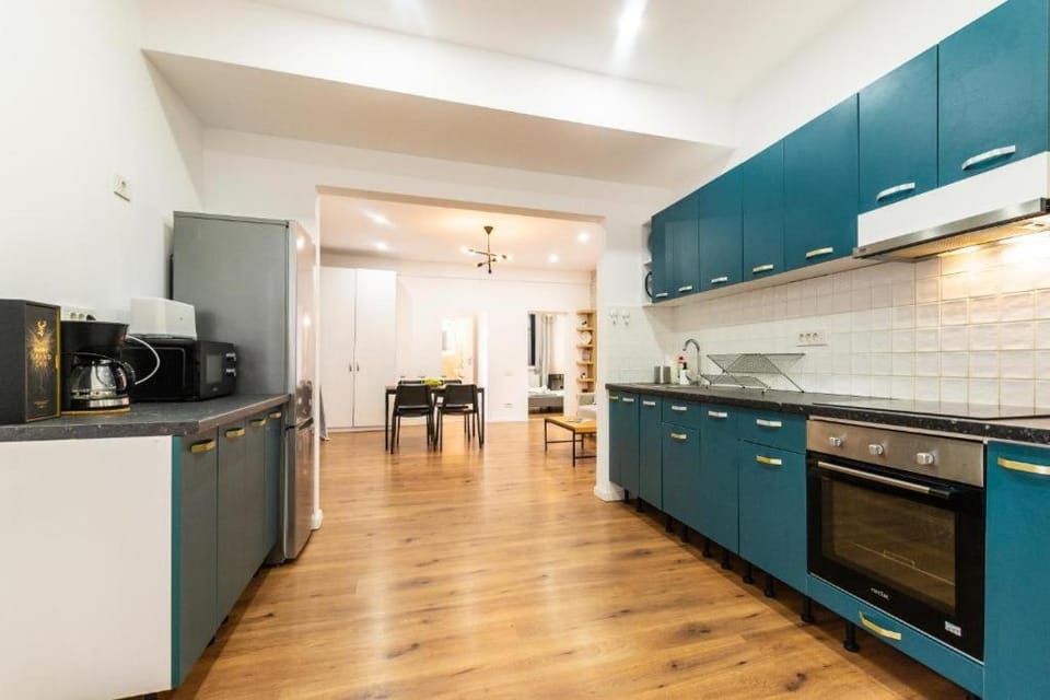 Ultracentral Spacious Apartment 4BR Apartment in Bucharest