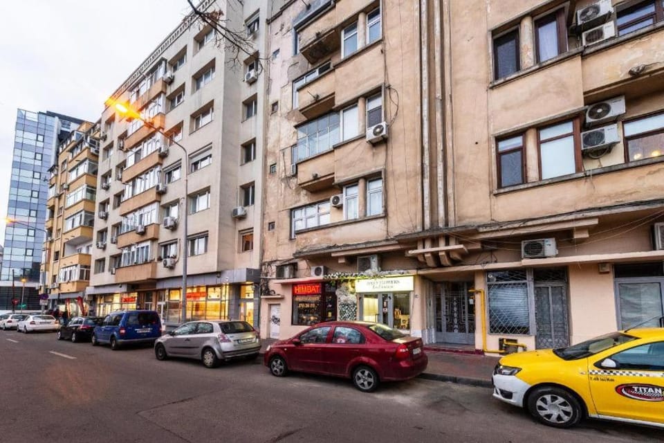Ultracentral Spacious Apartment 4BR Apartment in Bucharest