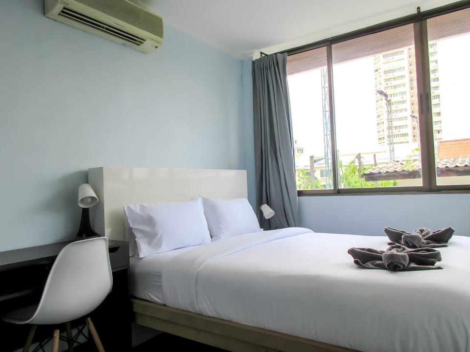 Bed, Bedroom, air conditioner