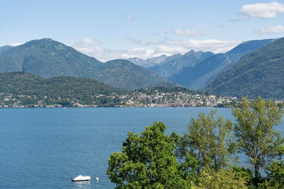 Nearby landmark, Natural landscape, Hiking, Hiking, Lake view, Mountain view, River view