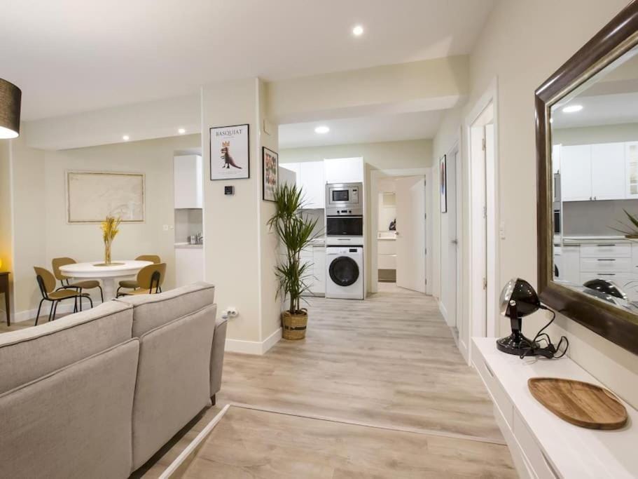 Kitchen or kitchenette, Living room, Dining area, washing machine, dryer