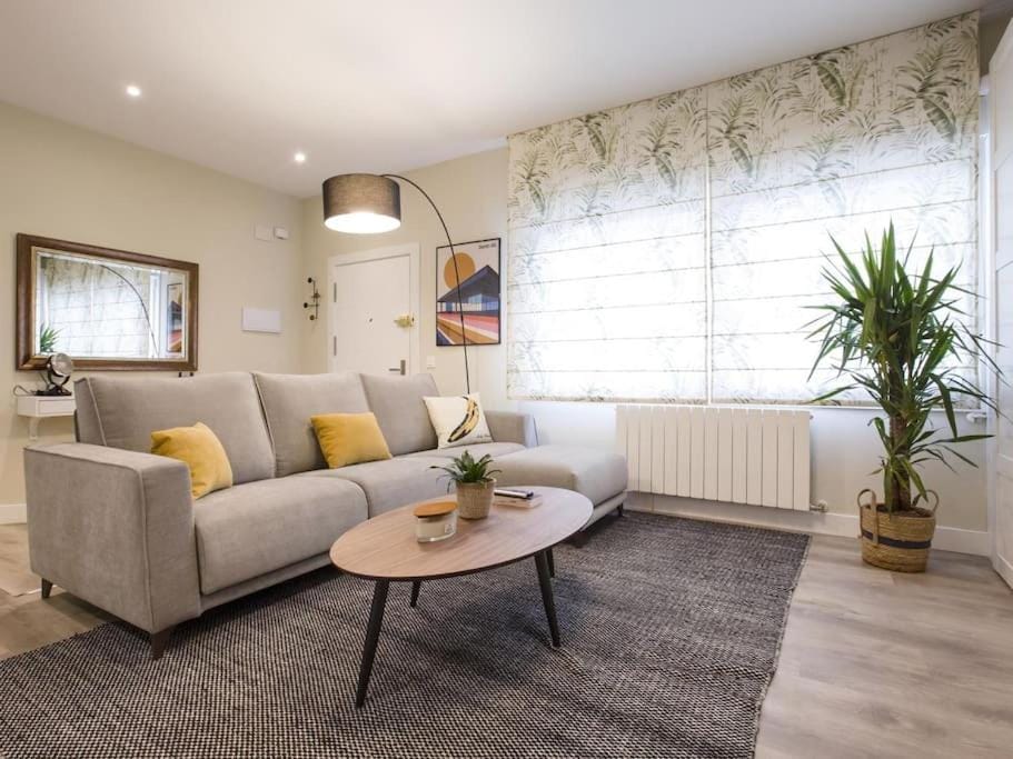 Living room, internet