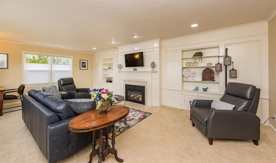 Sq Urban Retreat House in Sequim