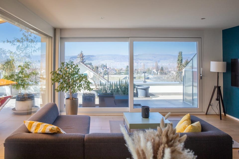 View (from property/room), Balcony/Terrace, Living room, Seating area
