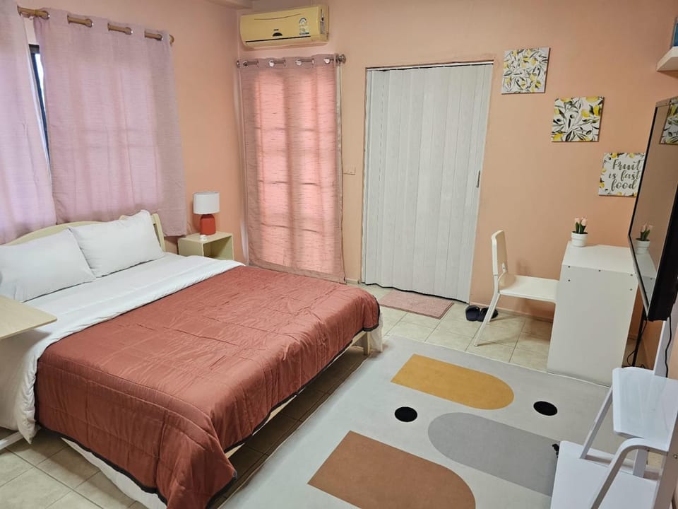 Photo of the whole room, Bedroom