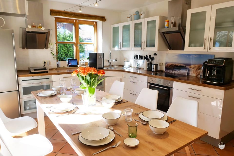Coffee/tea facilities, Kitchen or kitchenette, Dining area, dishwasher, pet friendly, stove, toaster