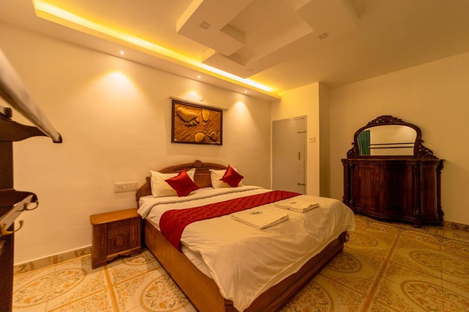 Photo of the whole room, Bedroom