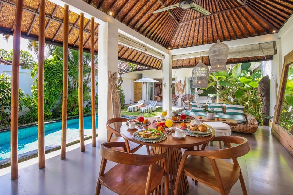 Dining area, Breakfast