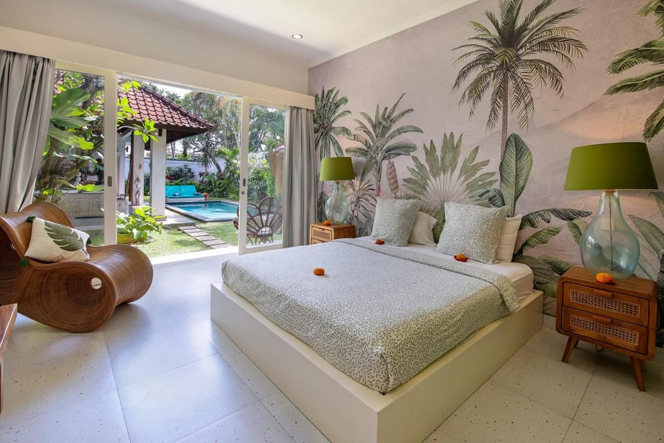 Bedroom, Pool view