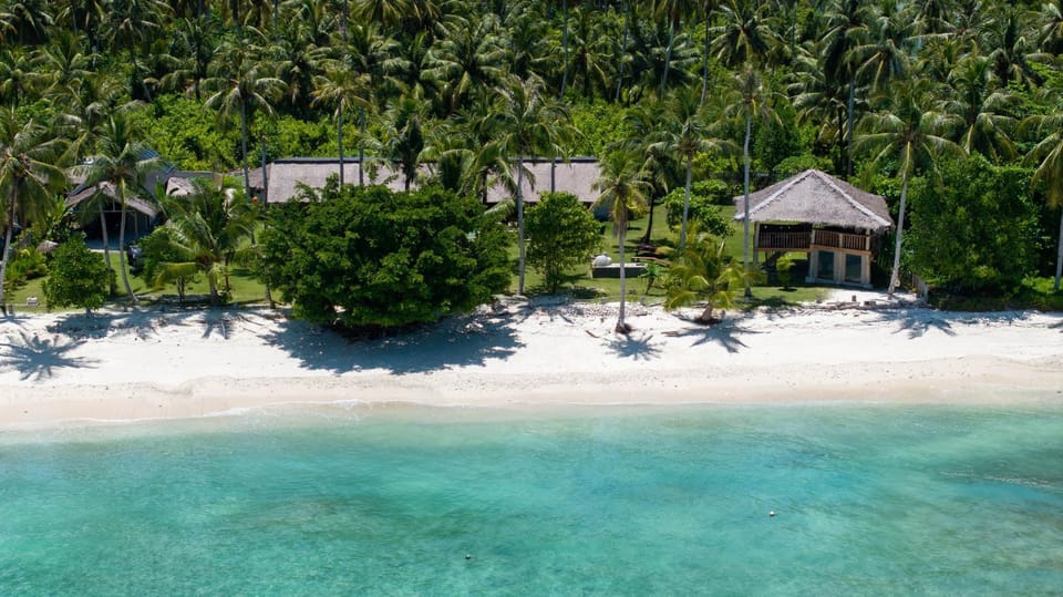 Baha Baha Villa Sailo Hts Mentawai Hollow Trees Villa in West Sumatra, Indonesia
