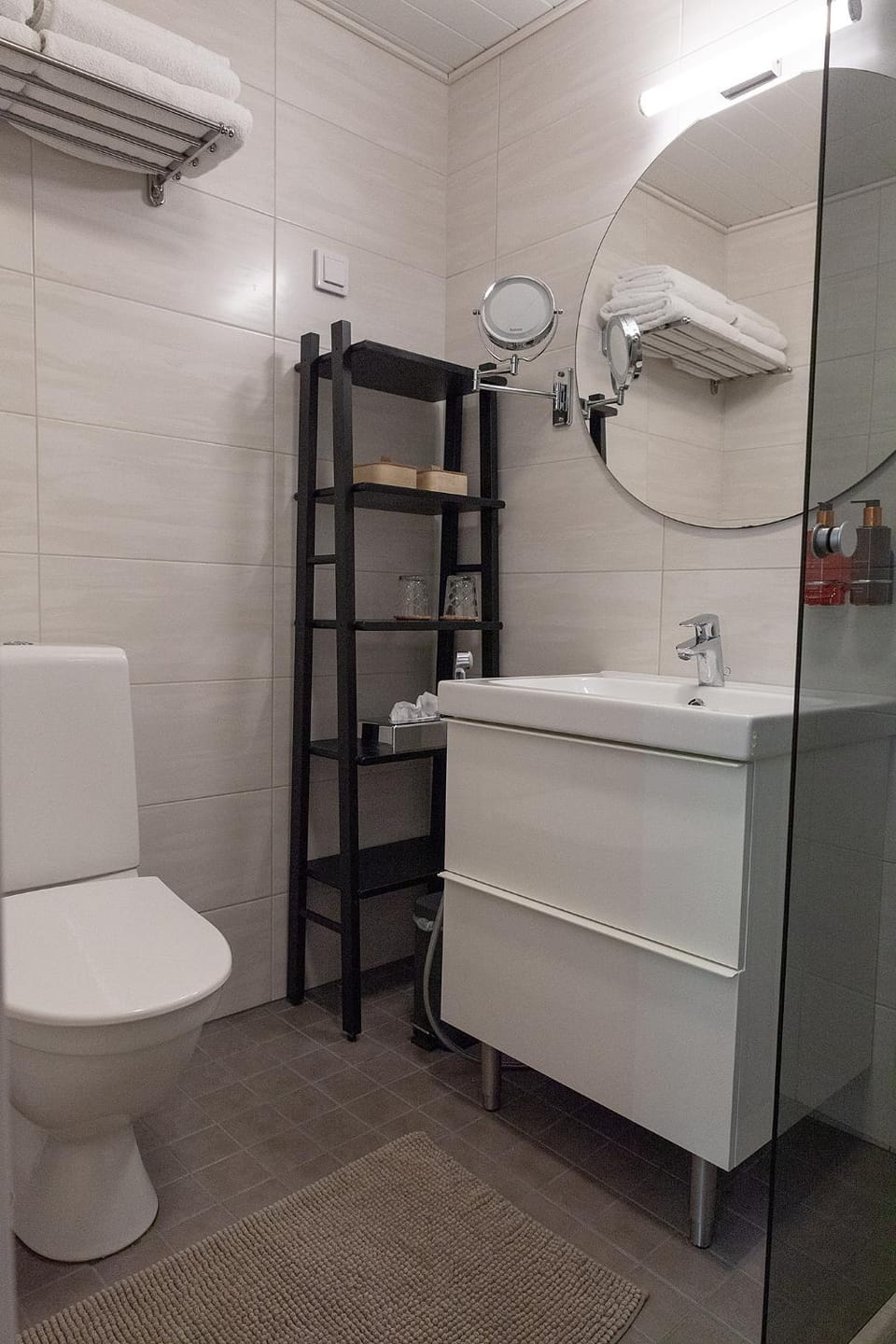 Shower, Toilet, Bathroom, towels