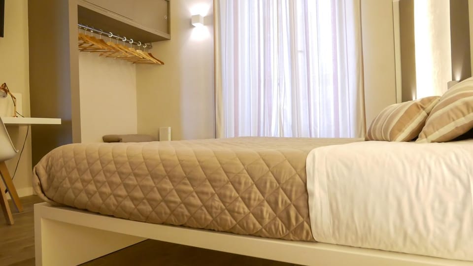 Bed, Photo of the whole room