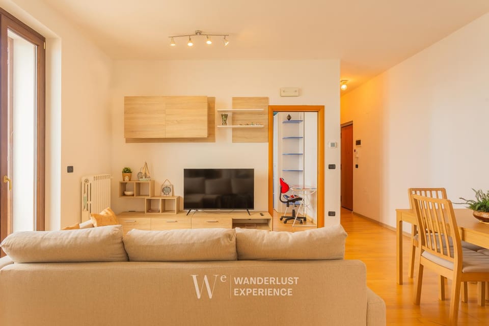 Communal lounge/ TV room, air conditioner