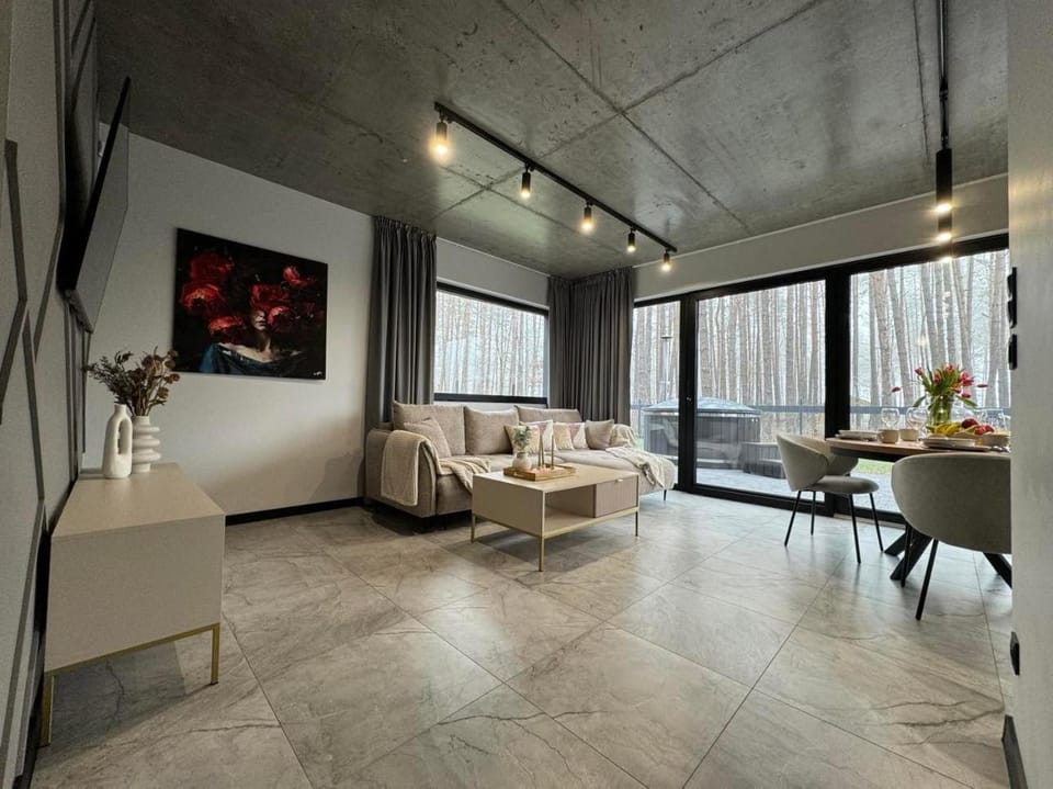 Hot Tub, TV and multimedia, Living room, Other, Other, Decorative detail, Decorative detail, Seating area