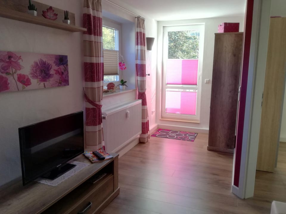 Communal lounge/ TV room, TV and multimedia, Photo of the whole room