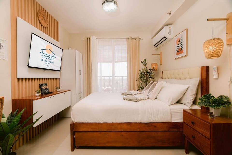 Bed, TV and multimedia, Photo of the whole room, Bedroom, air conditioner