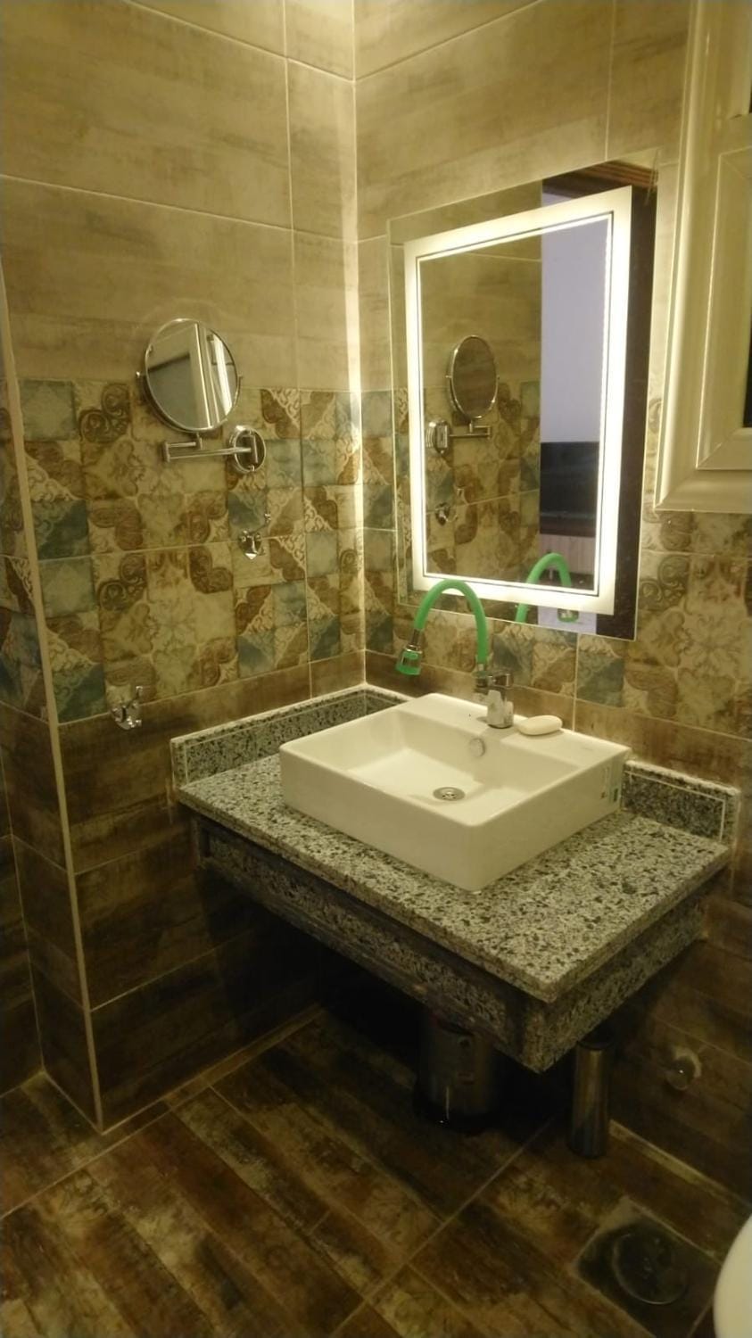 Bathroom, towels