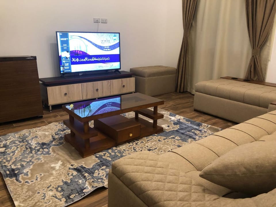 Communal lounge/ TV room, Living room, Seating area