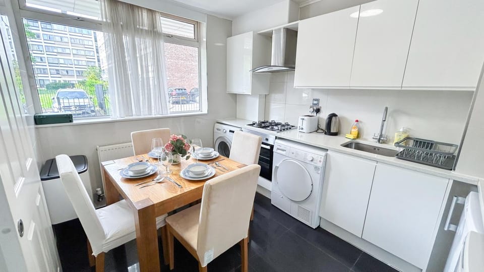 Coffee/tea facilities, Kitchen or kitchenette, Other, Dining area, oven, stove, toaster, washing machine, dryer