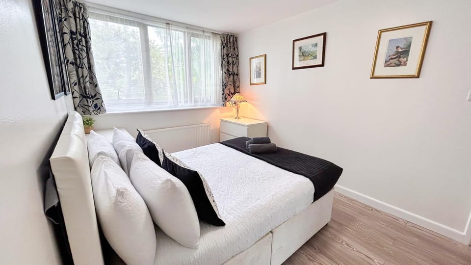 Bed, Other, Photo of the whole room, Decorative detail, Bedroom
