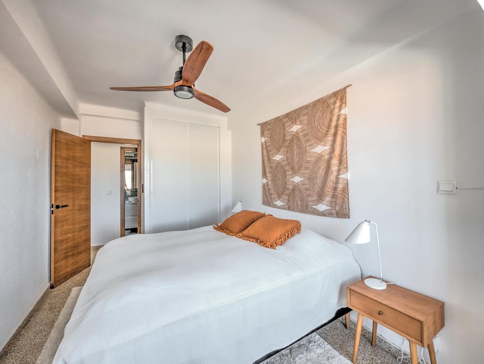 Bed, Photo of the whole room, Bedroom, fireplace, wardrobe