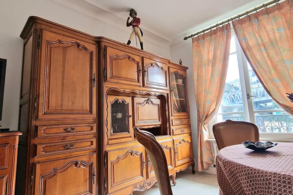 Christina : A deux pas de la Tour Eiffel Apartment in Paris
