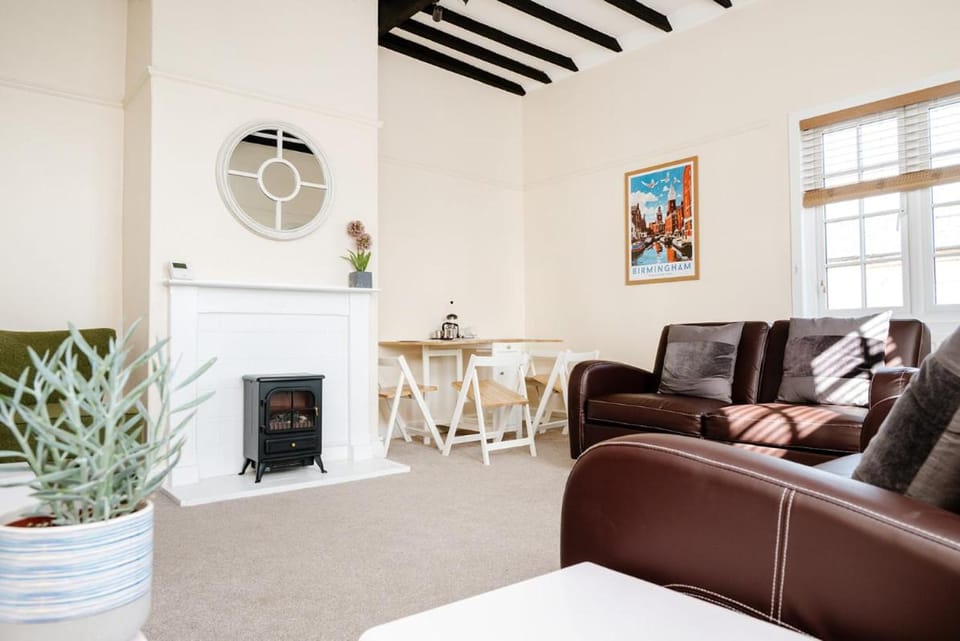 Above The Pub Apartment in Wychavon District