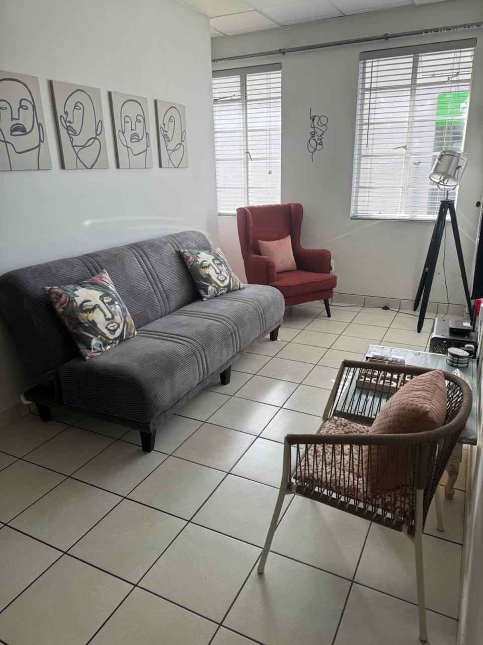 Living room, Seating area