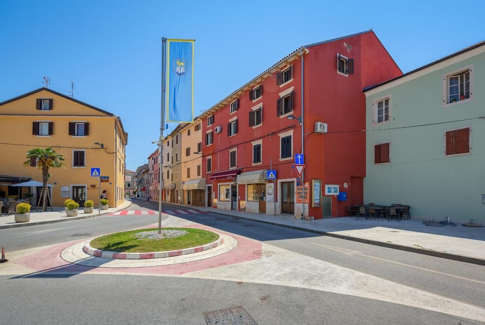 Property building, Day, Street view