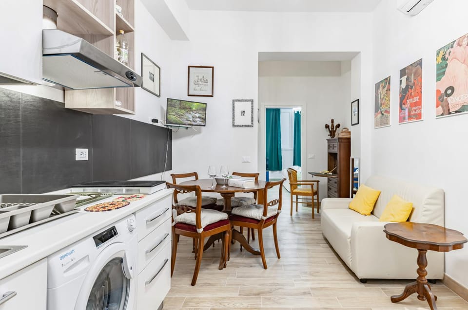 Kitchen or kitchenette, Living room