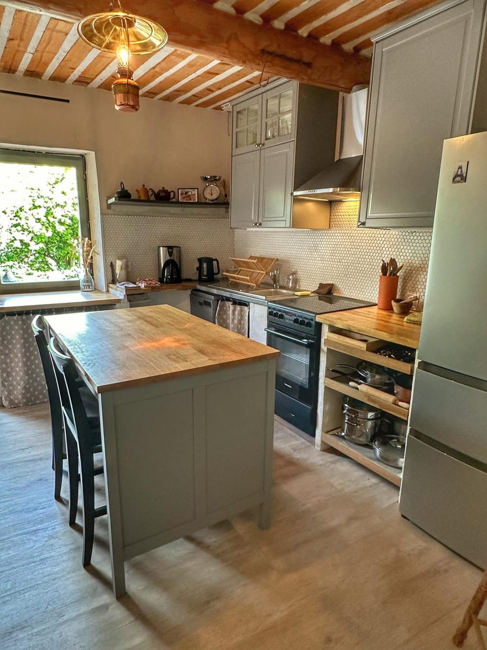 Kitchen or kitchenette, kitchen